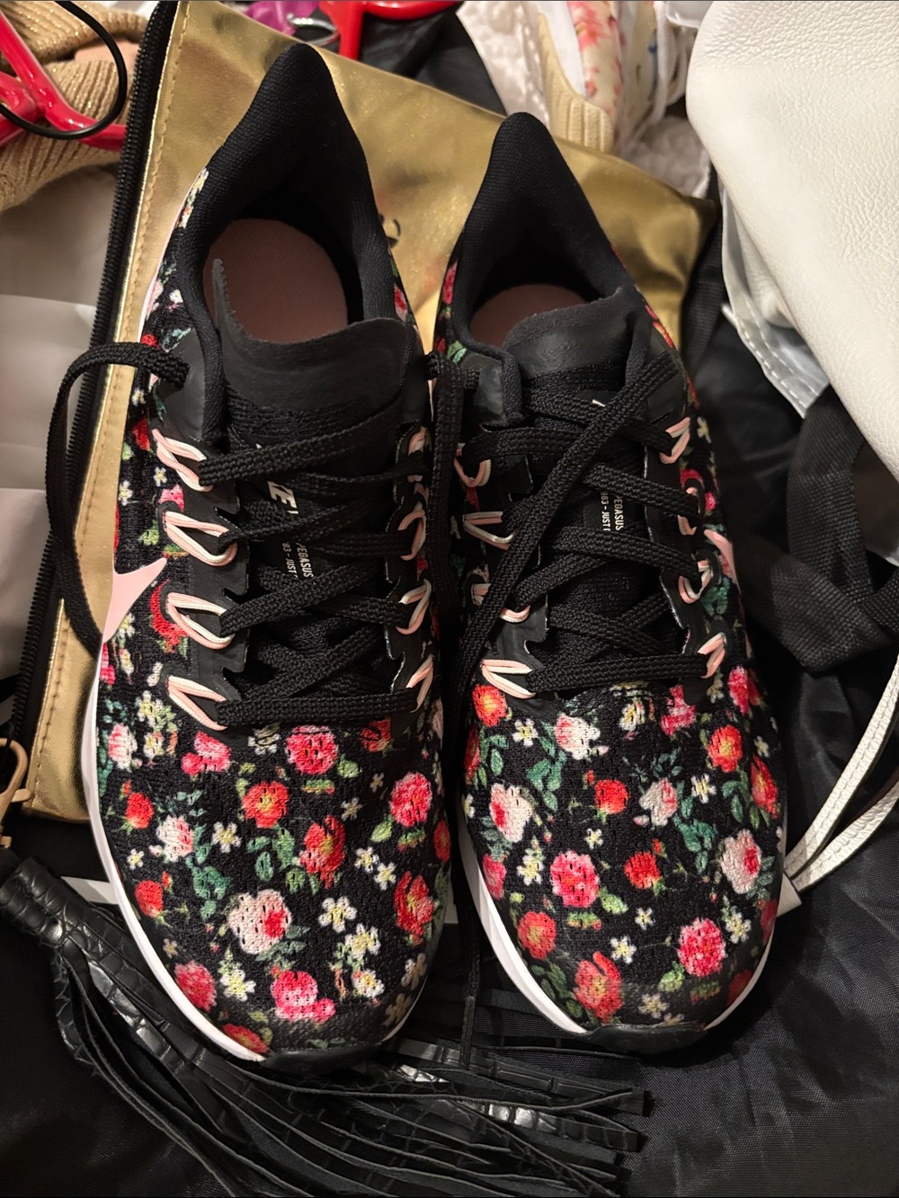 Nike Women’s Black Floral Athletic Sneakers with Pink Accents size 6